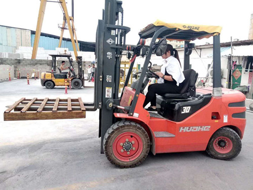 东莞厚街叉车培训，厚街叉车考证具备什么条件？